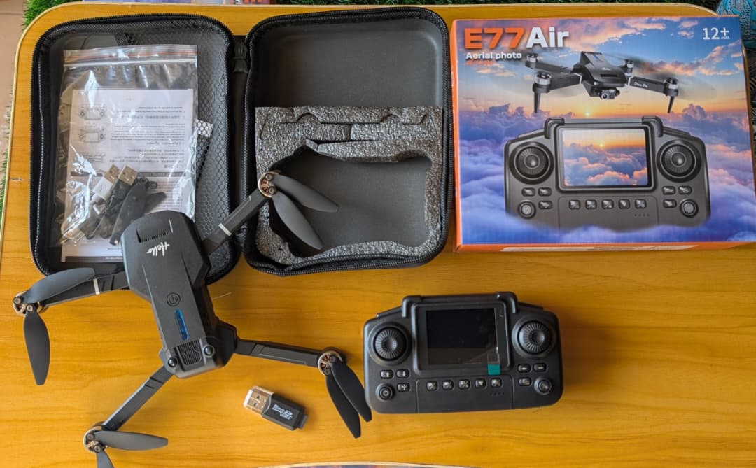 Drone E77 air avec Télécommande Ecran
