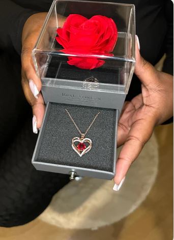 Coffret Rose Éternelle et son Collier d'Amour